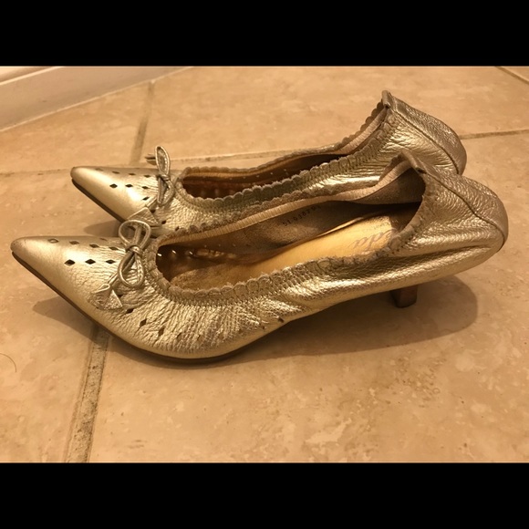 Bebe leather pointy toe pump - Picture 1 of 7